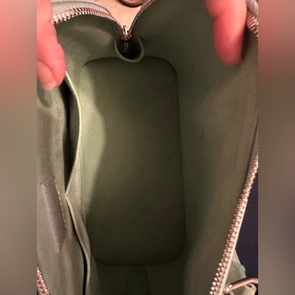 Louis Vuitton Alma Epi - Picture 5 of 12